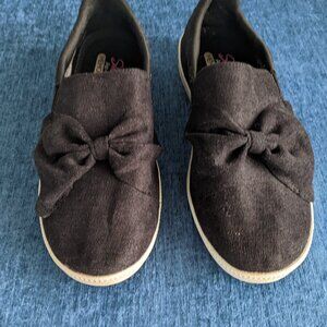 Skechers Women's Madison Ave Black slip on shoes size 7